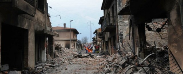 20090701 VIAREGGIO (LU) INCIDENTE FERROVIARIO ESPLODE CARRO GPL case da abbattere in via Ponchielli .ansa Carlo Ferraro