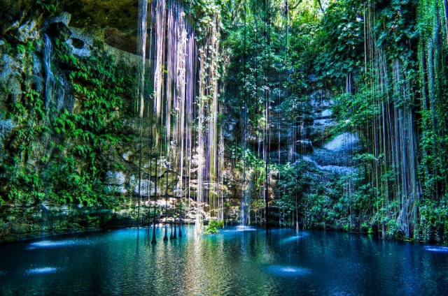 "Cenote-ik-kil" by Dmadeo - Own work. Licensed under CC BY-SA 3.0 via Commons - https://commons.wikimedia.org/wiki/File:Cenote-ik-kil.png#/media/File:Cenote-ik-kil.png